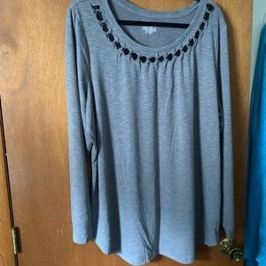 Grey long-sleeved shirt.